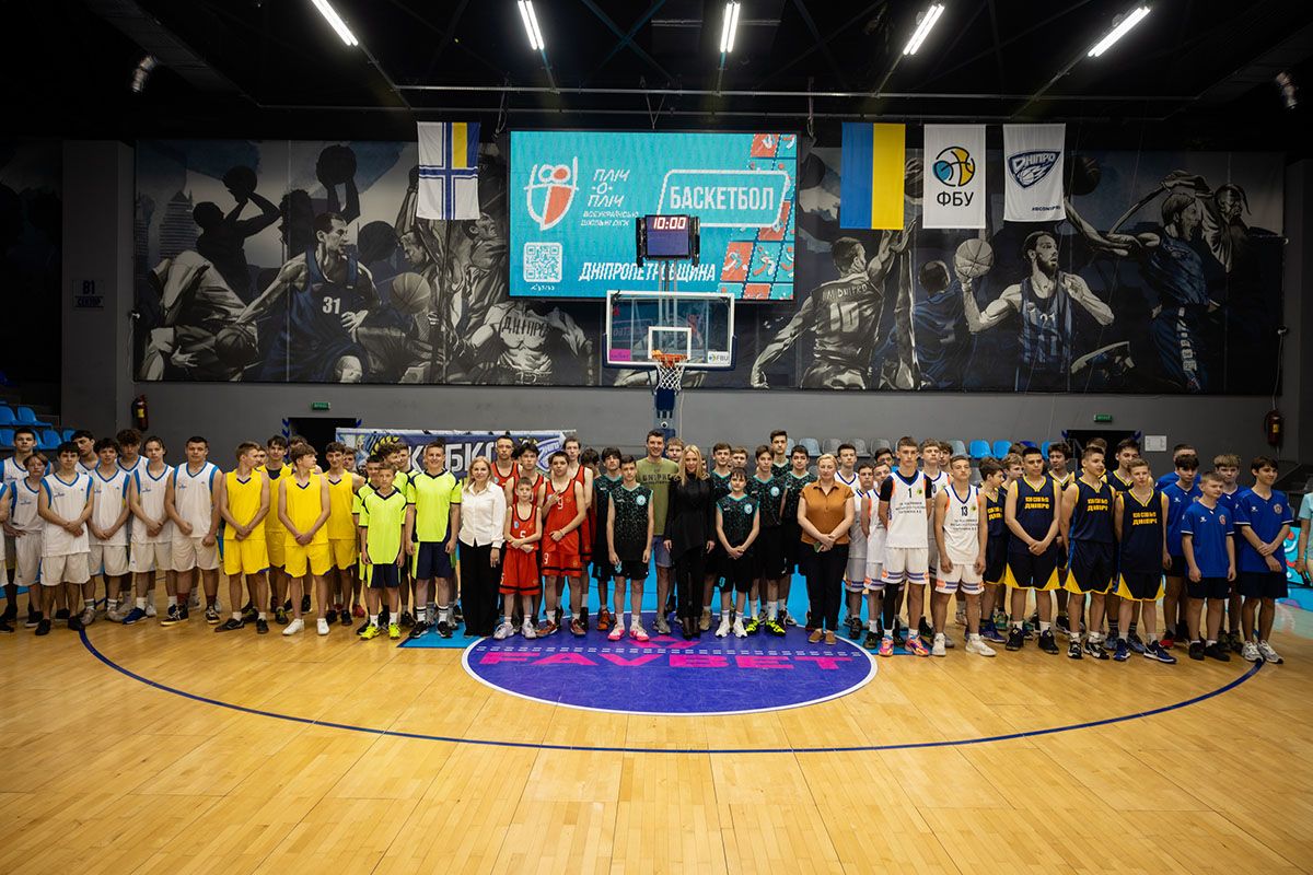 Сыграли полуфиналы и команды девушек-баскетболисток Сыграли полуфиналы и команды девушек-баскетболисток