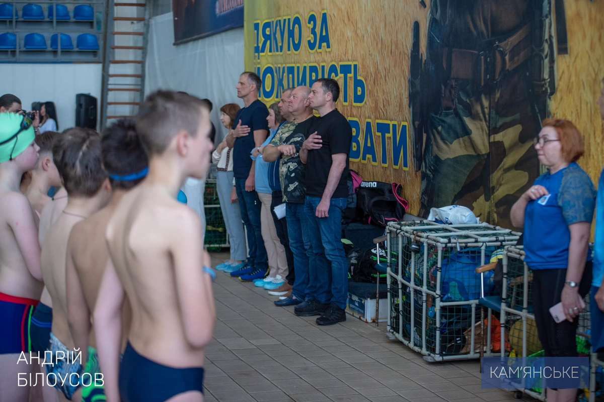 "Наш город расположен на берегах реки Днепр, поэтому очень важно, чтобы дети умели плавать", - мэр города "Наш город расположен на берегах реки Днепр, поэтому очень важно, чтобы дети умели плавать", - мэр города