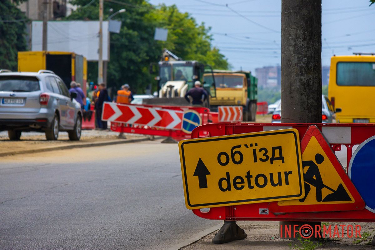 Станом на 26 травня тут замінили баласт, шпали, рейки та вкладають нові залізобетонні плити