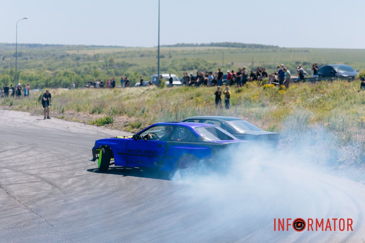 Ее проезжали в одном из двух направлений Ее проезжали в одном из двух направлений