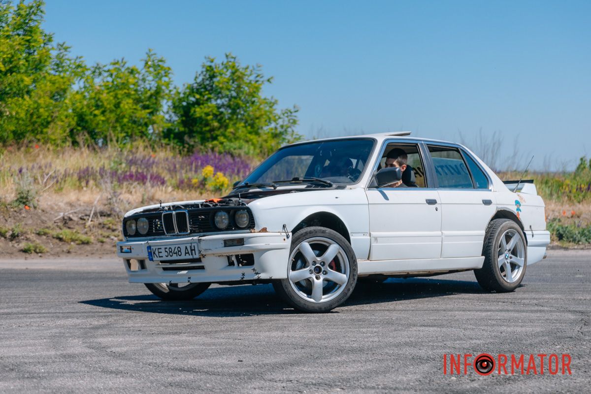 Покупаешь «билет», позволяющий проехаться на пассажирском сиденье 1 или 2 круга Покупаешь «билет», позволяющий проехаться на пассажирском сиденье 1 или 2 круга