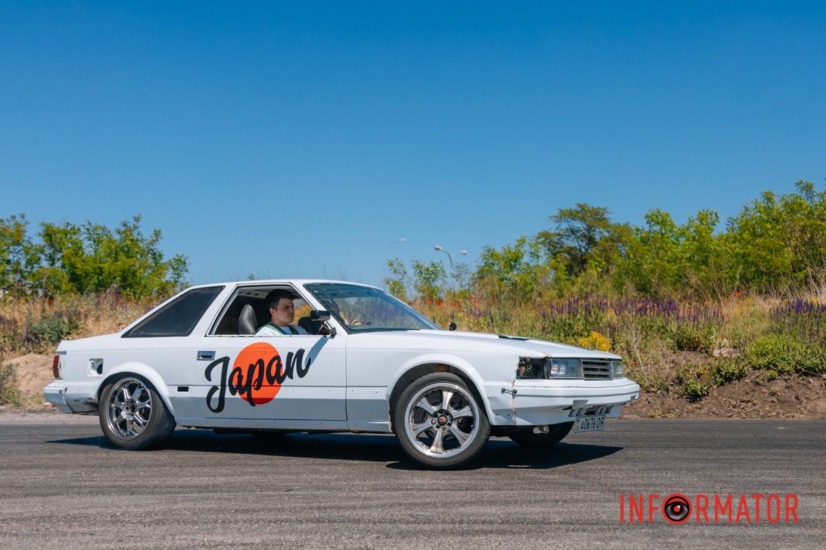 В цветах флага Японии В цветах флага Японии