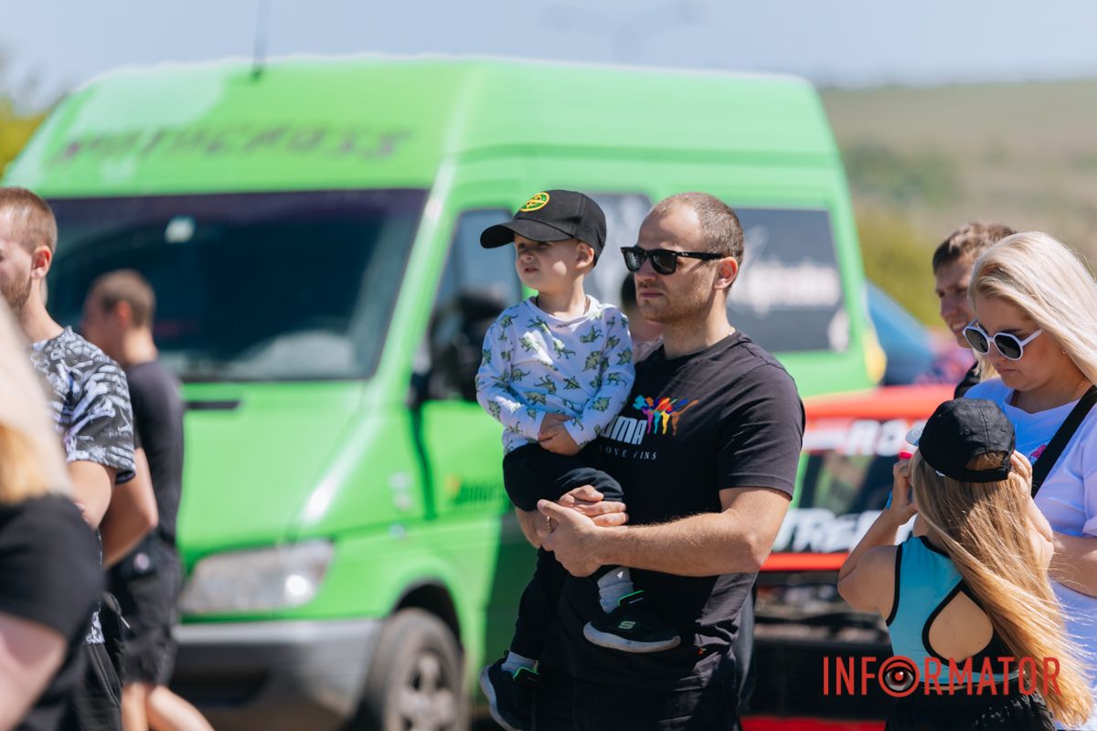 Люди приходили целыми семьями Люди приходили целыми семьями