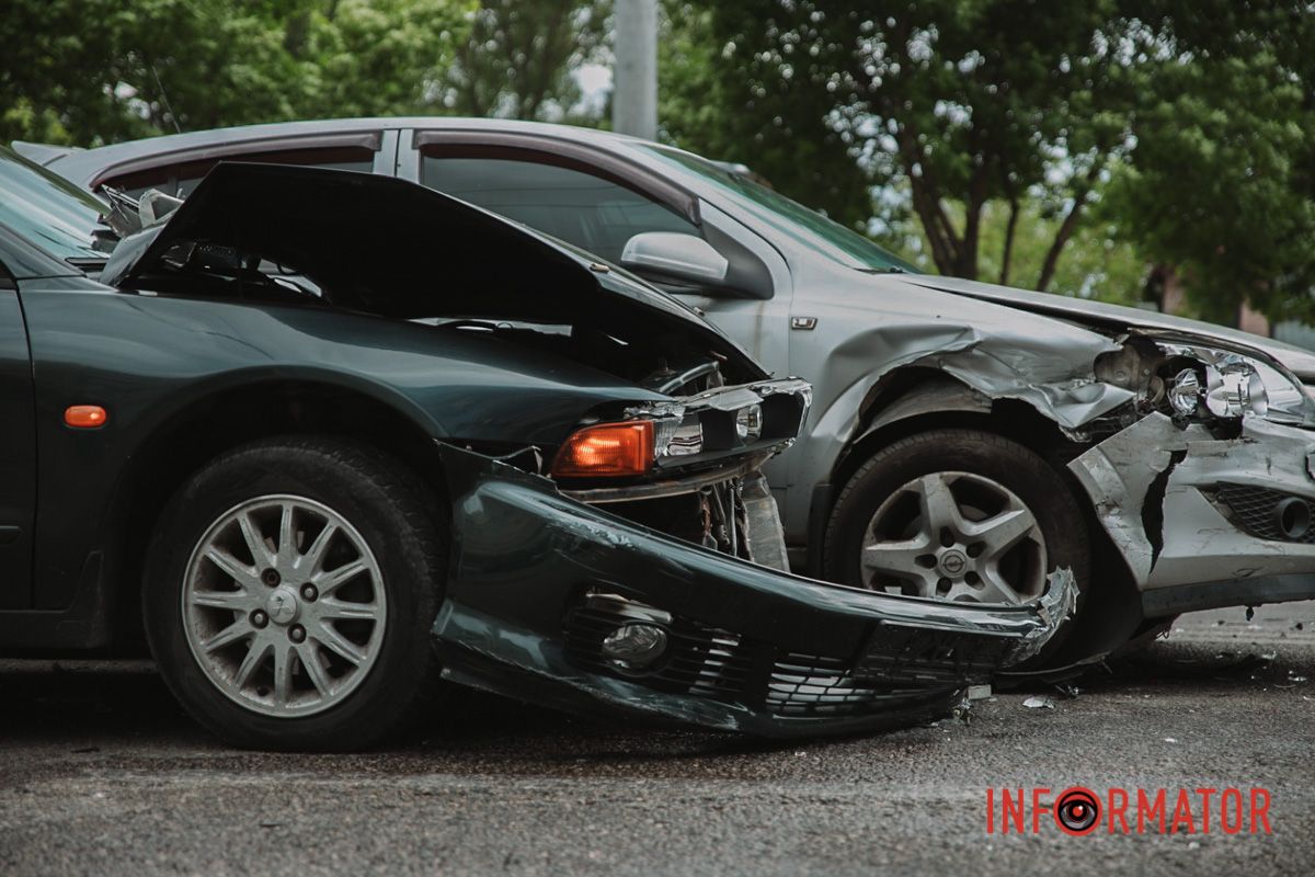 Рух ускладнено, проте затору немає. На дорозі уламки скла