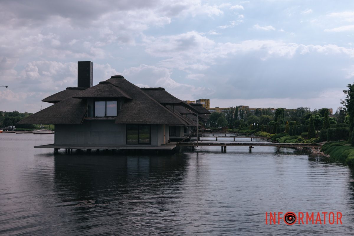 Цікаво, які вони всередині?