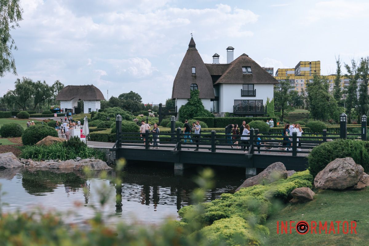 Де річка співає мелодію вічності