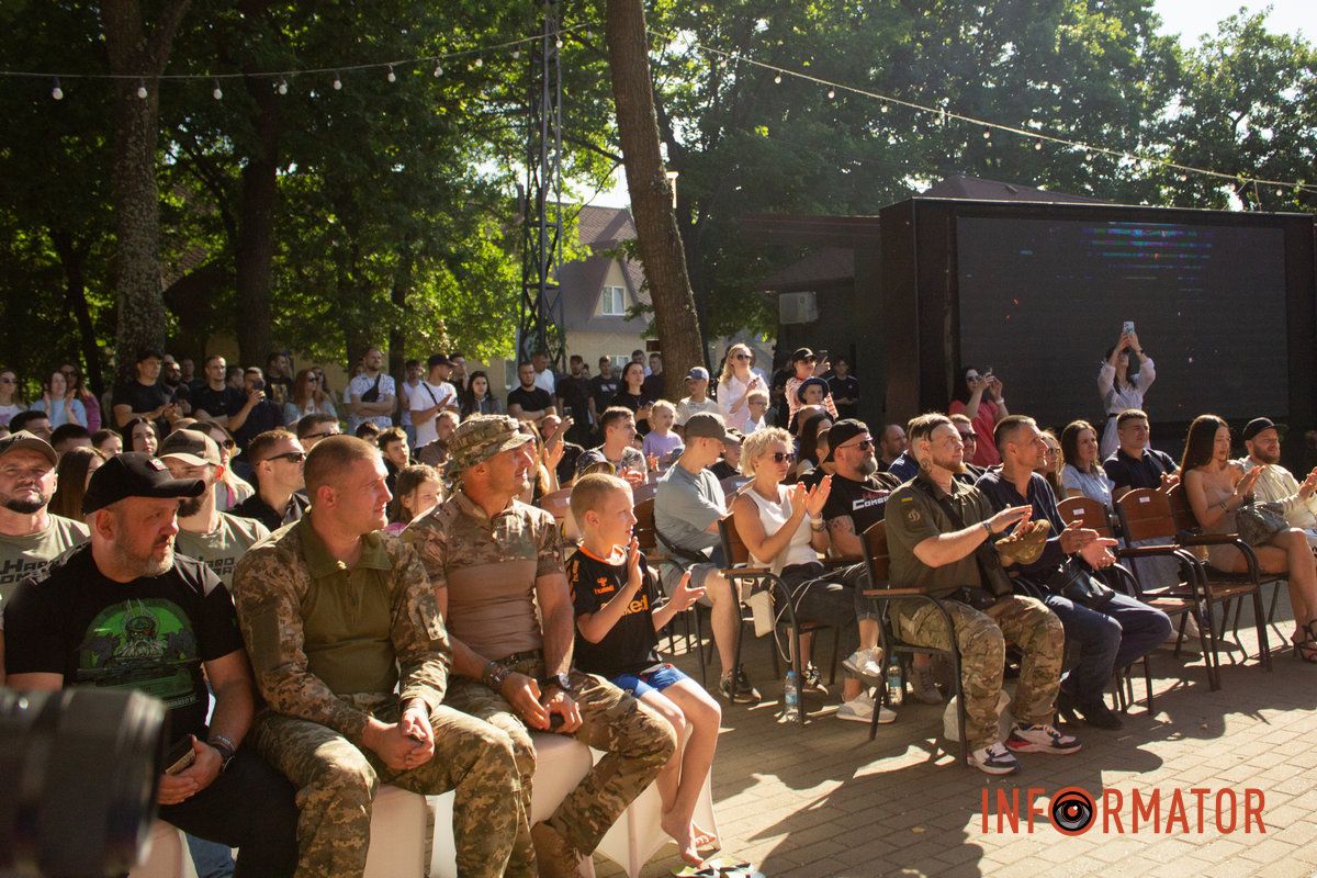 На территории Lake Park в Новомосковске На территории Lake Park в Новомосковске