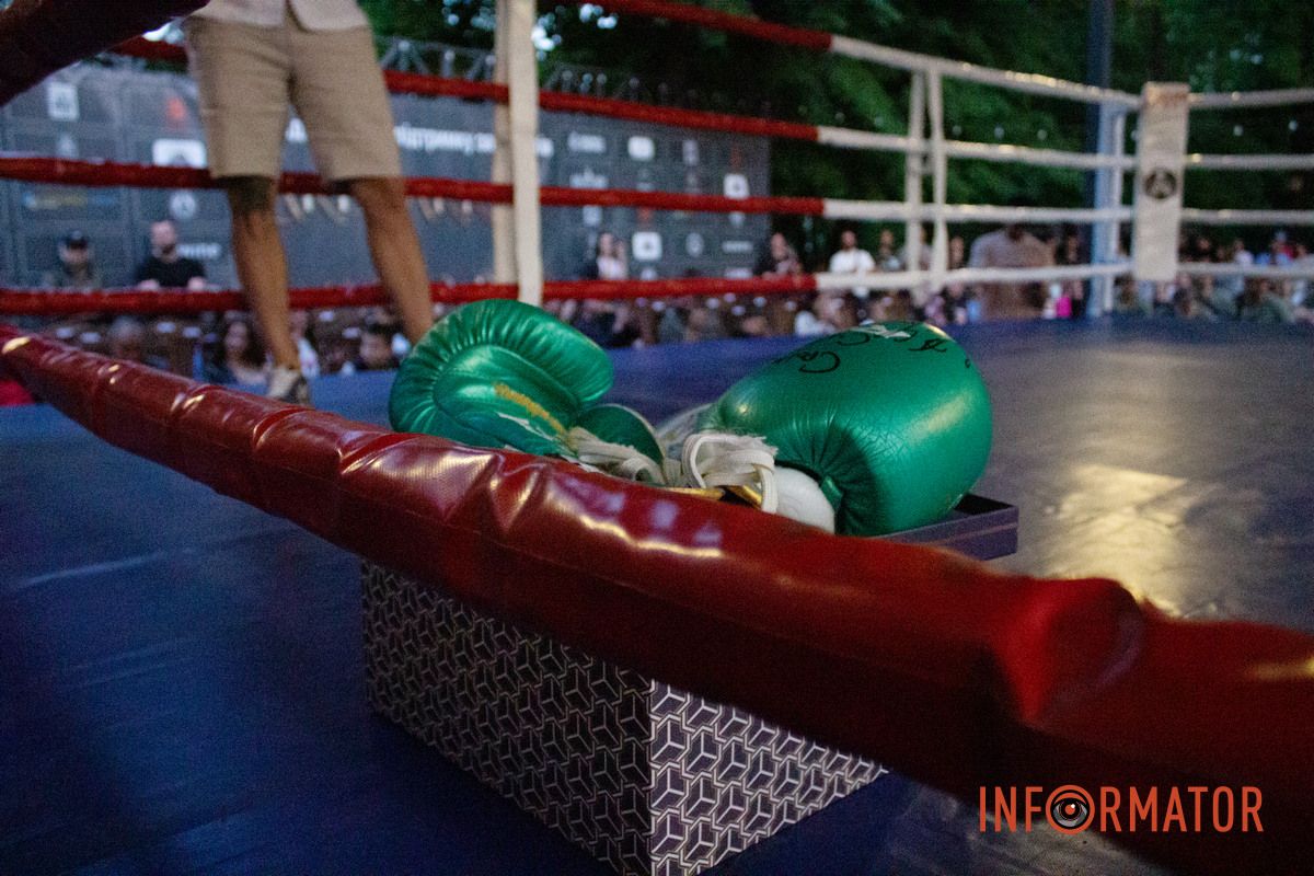 Эксклюзивные боксерские перчатки, тейпы и медаль WBC Эксклюзивные боксерские перчатки, тейпы и медаль WBC