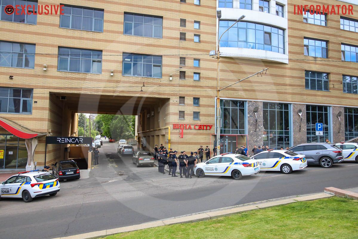 За його словами, тривають слідчі дії в рамках кримінального провадження За його словами, тривають слідчі дії в рамках кримінального провадження