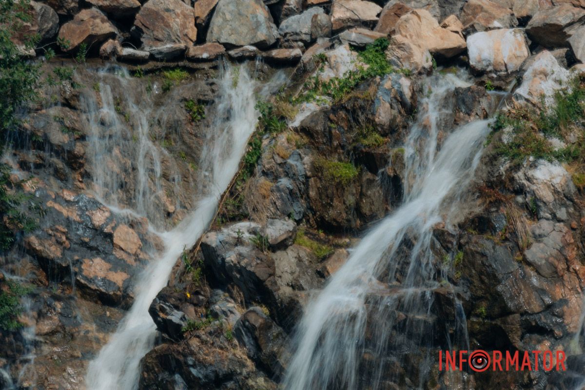 Штучний водоспад 