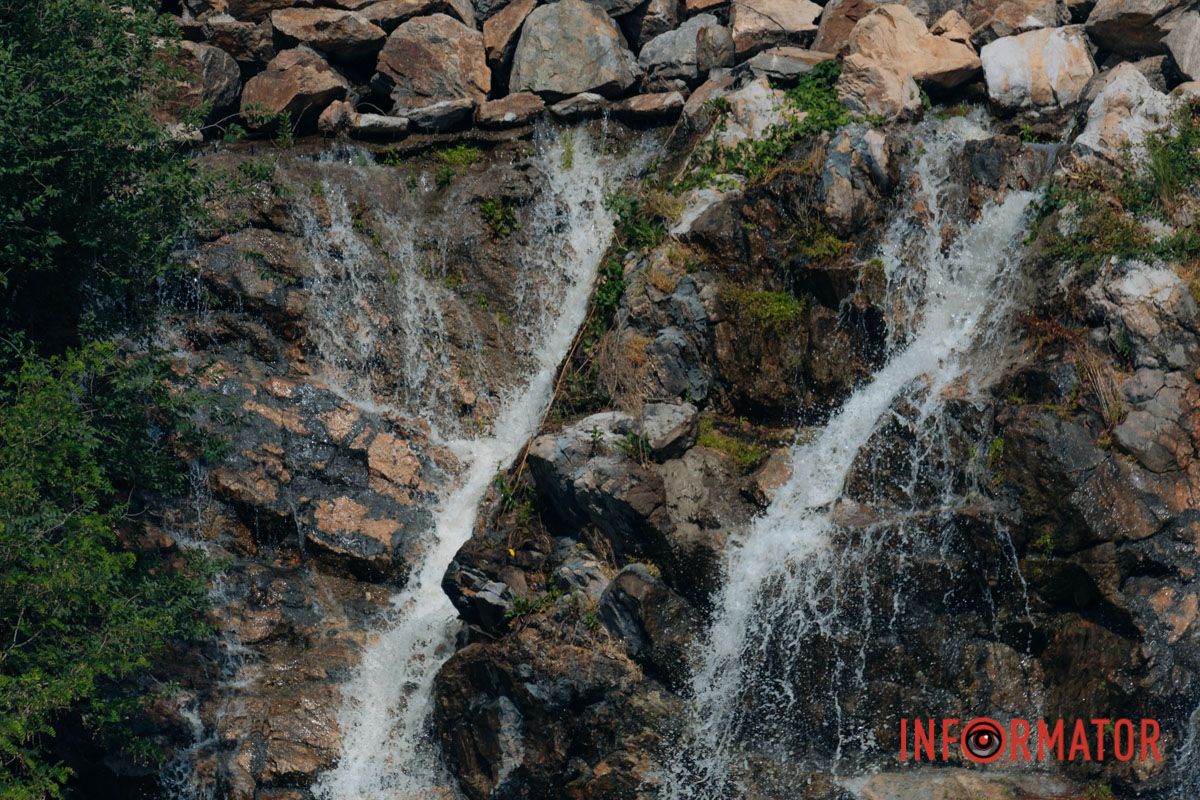 Можна розгледіти каплі 