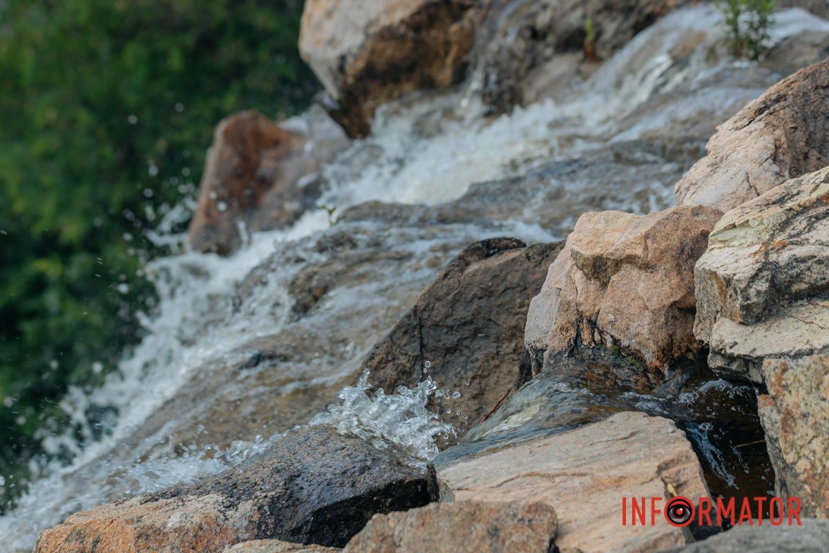 Висота водоспаду — 17 метрів