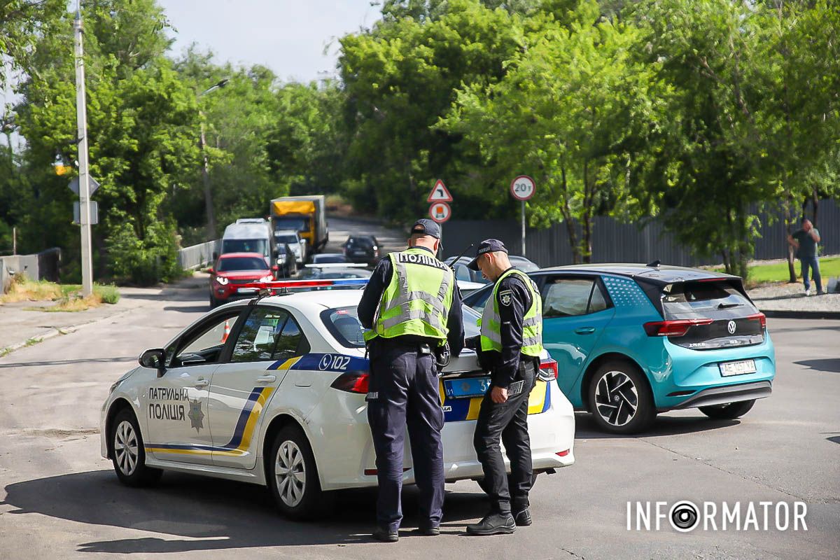Водитель отвлекся на навигатор и произошло столкновение Водитель отвлекся на навигатор и произошло столкновение