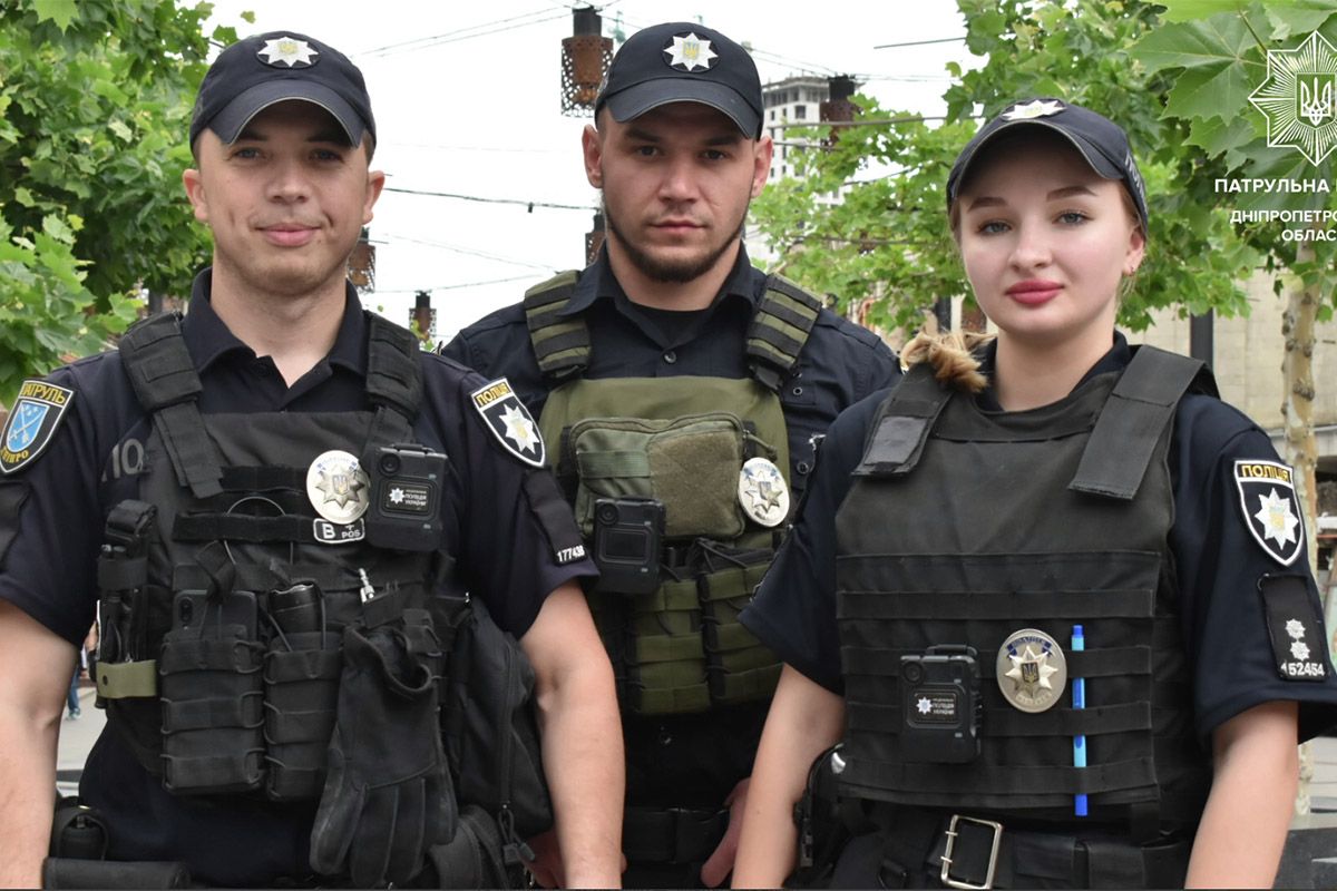 Патрульные Сергей Мухин, Владислав Филеш и Карина Курилко Патрульные Сергей Мухин, Владислав Филеш и Карина Курилко