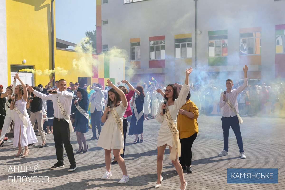 Навчальний рік традиційними лінійками в колі учнів, вчителів, батьків та друзів