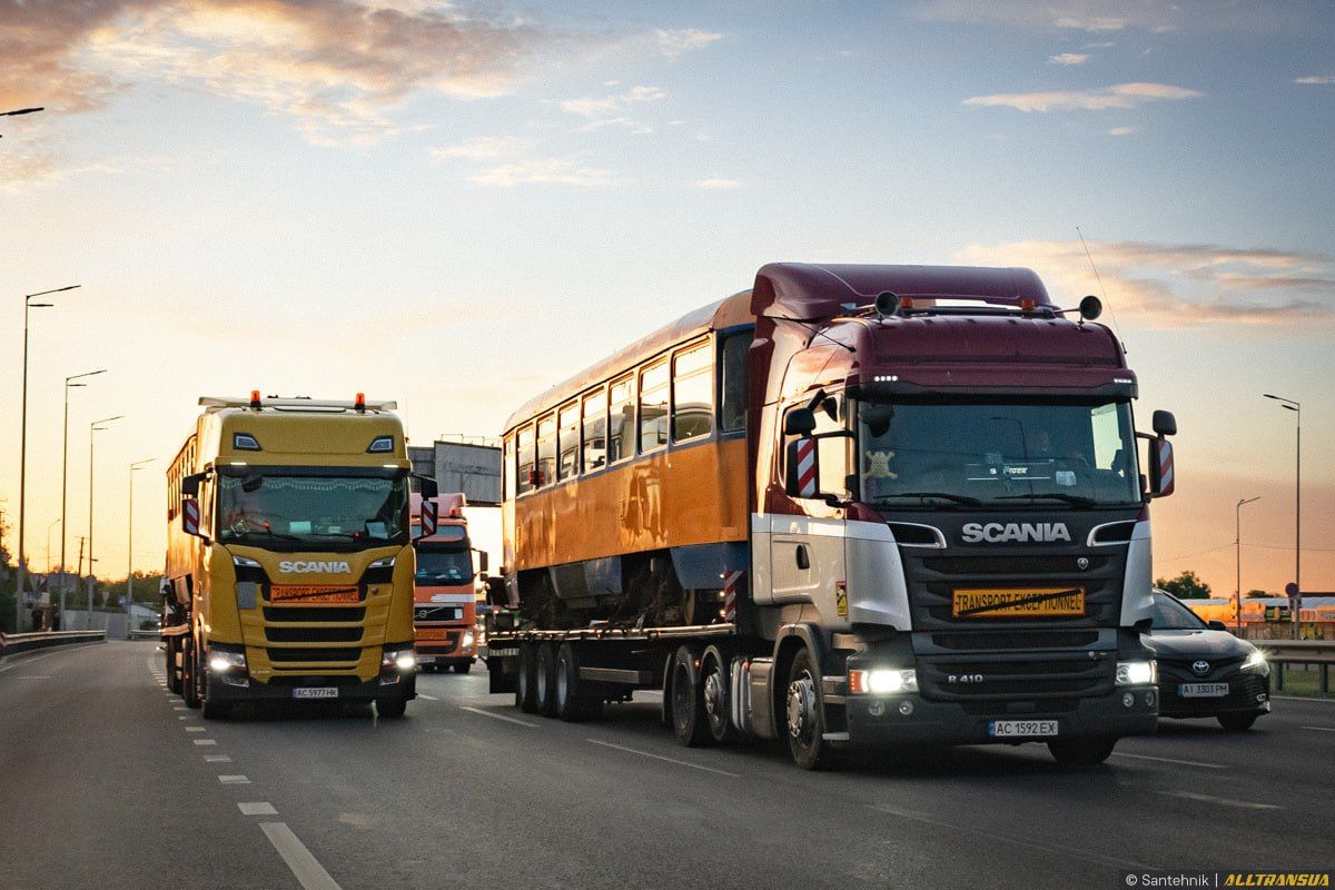 Трамваи на пути к Днепру, Киев, 26 мая Трамваи на пути к Днепру, Киев, 26 мая