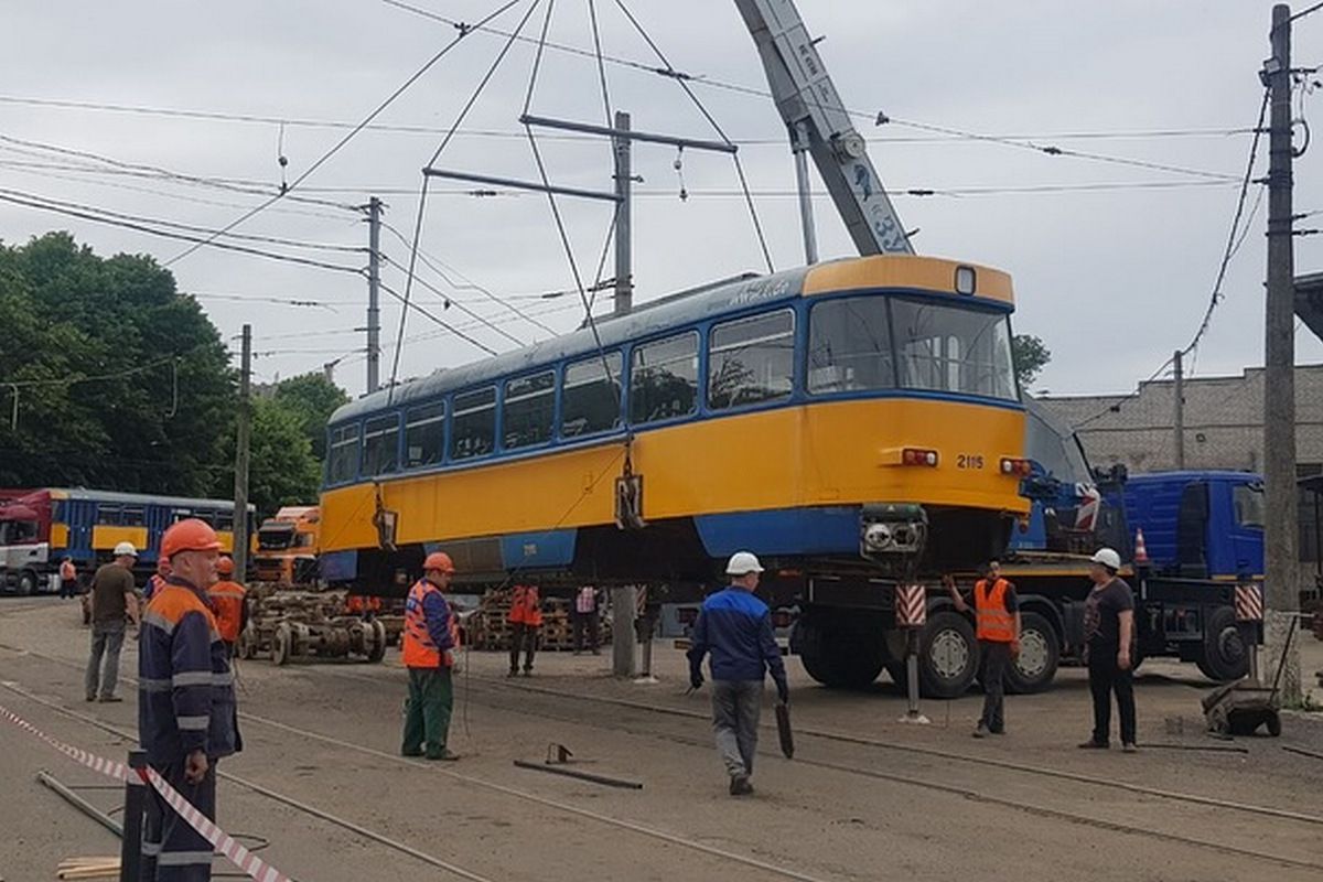 29 мая электротранспорт выгружали в депо в Днепре 29 мая электротранспорт выгружали в депо в Днепре