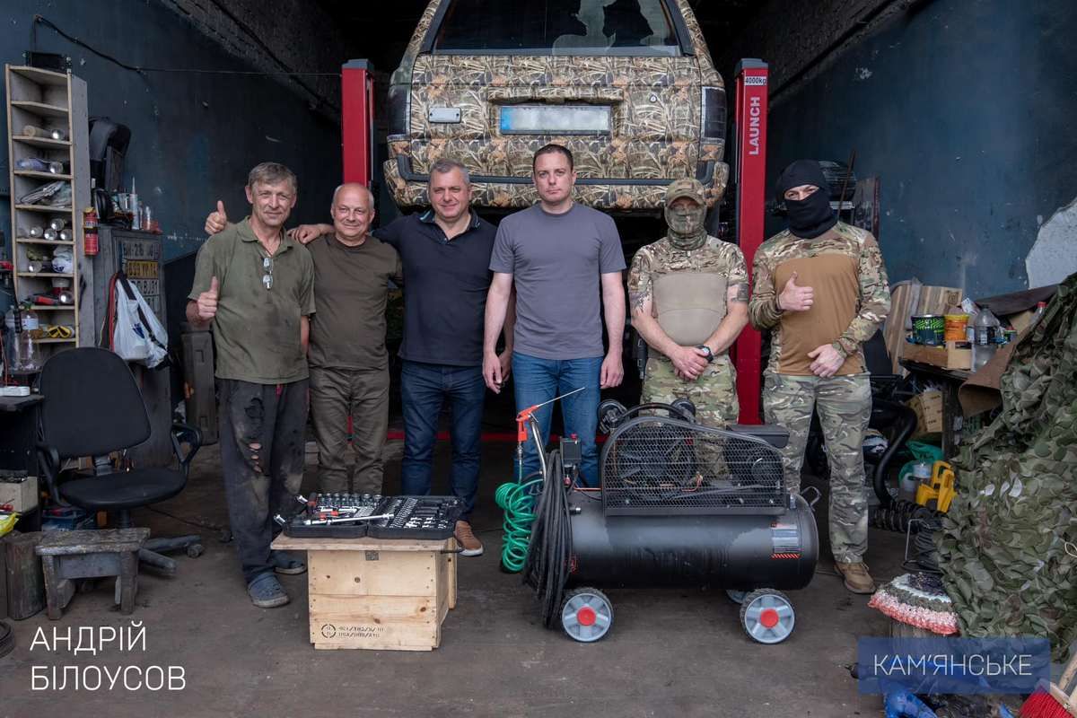 Тут цілодобово ремонтують машини військовослужбовців ЗСУ