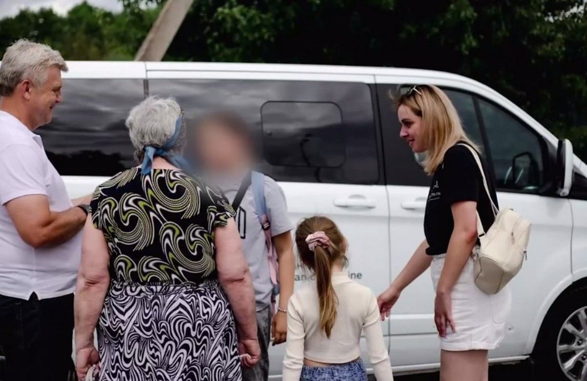 Вивозила їх 75-річна бабуся Вивозила їх 75-річна бабуся