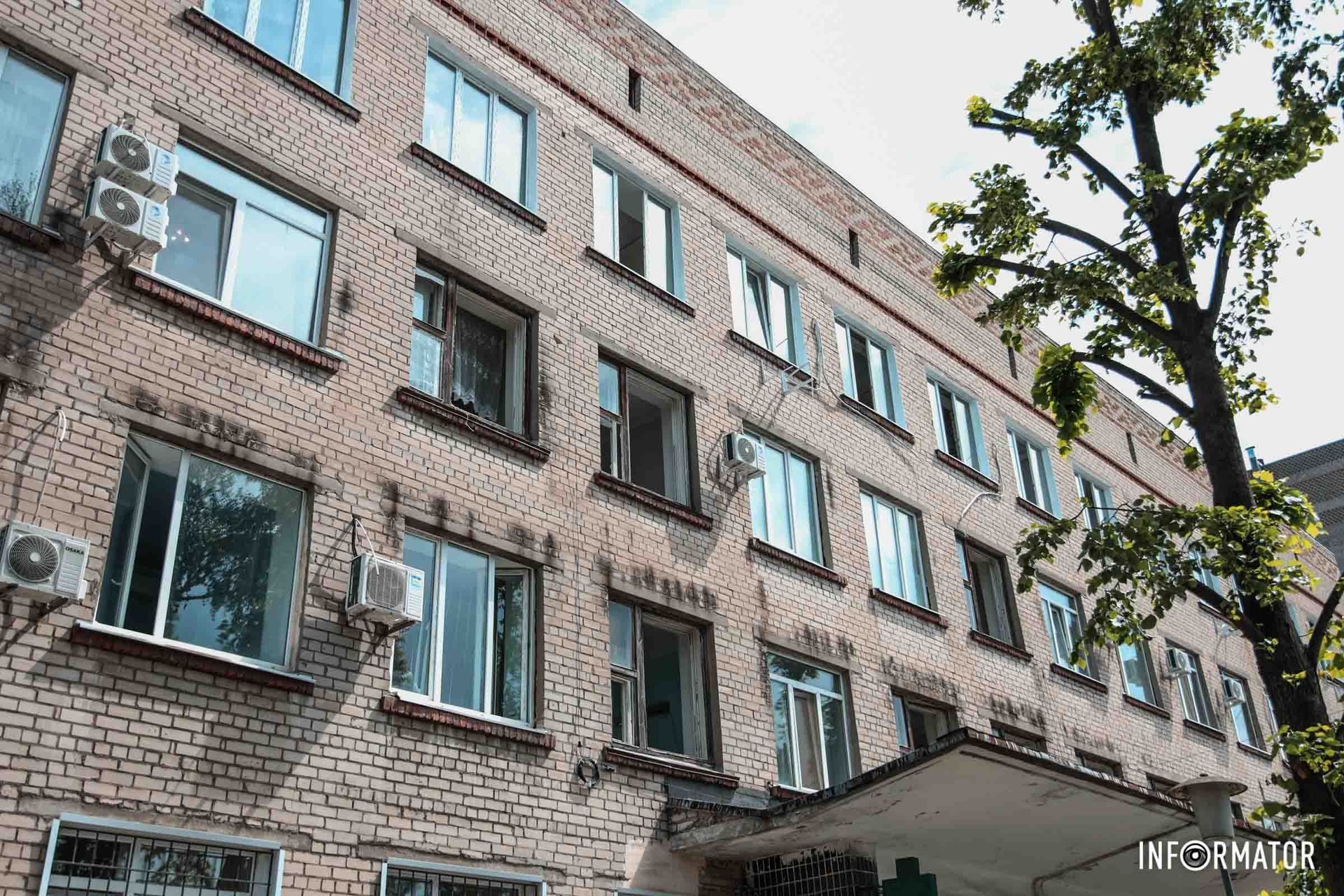 Постраждали також школа і лікарня Постраждали також школа і лікарня