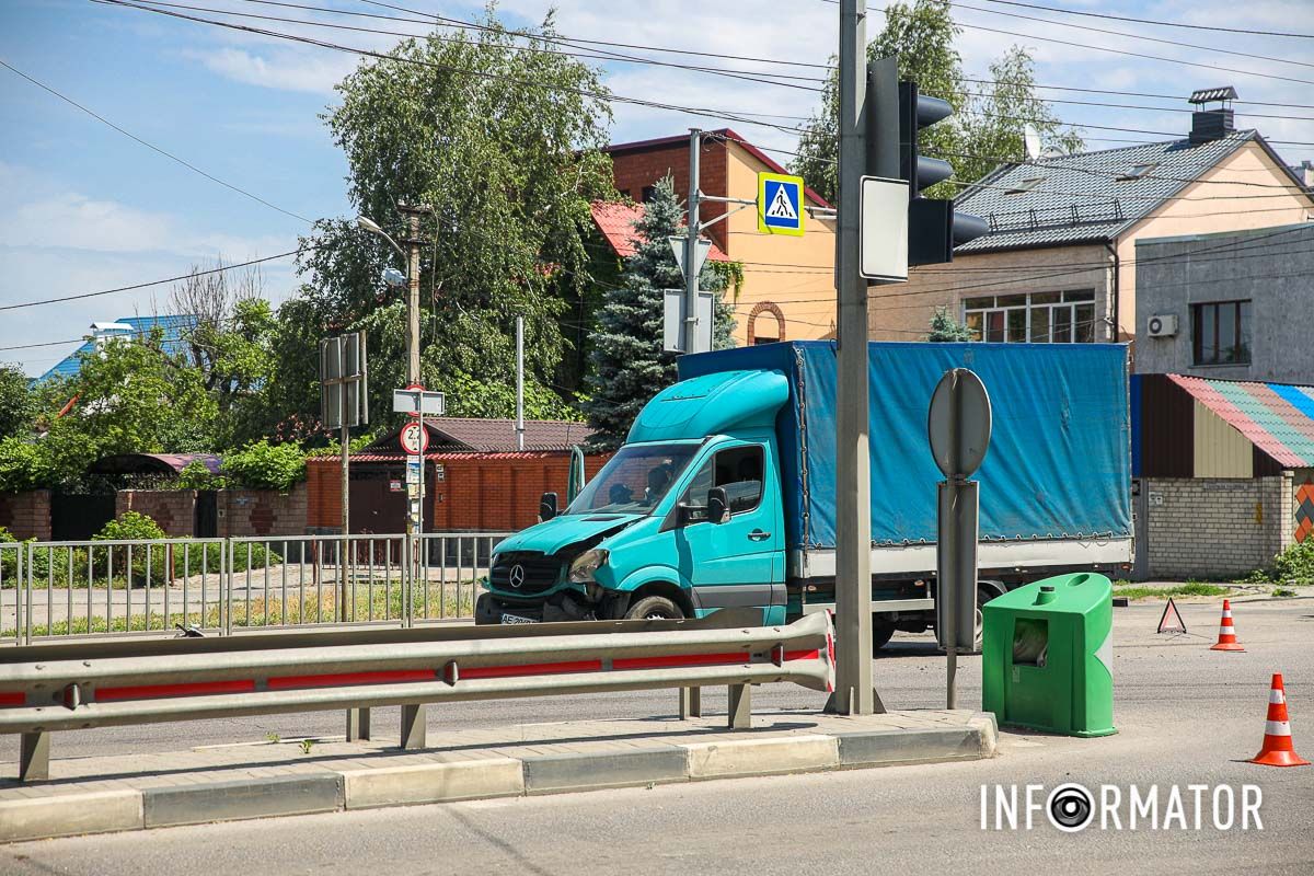 Водій Hyundai не переконався в безпечності руху, внаслідок чого відбулось зіткнення Водій Hyundai не переконався в безпечності руху, внаслідок чого відбулось зіткнення