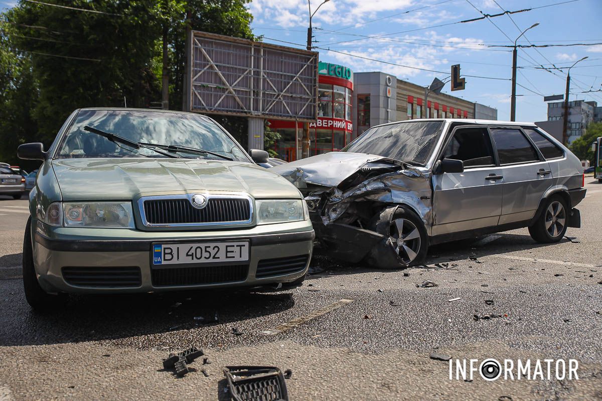 На місці працюють патрульні та слідчий за ДТП