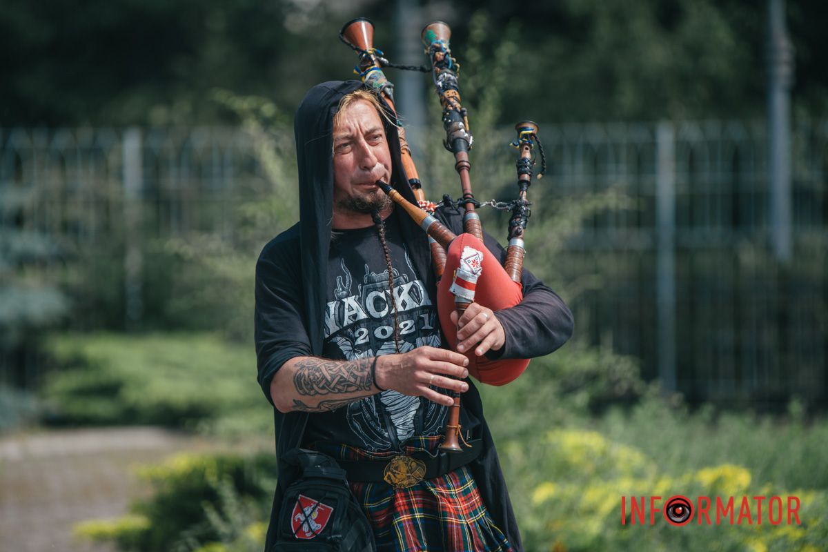 Лунали звуки волинки