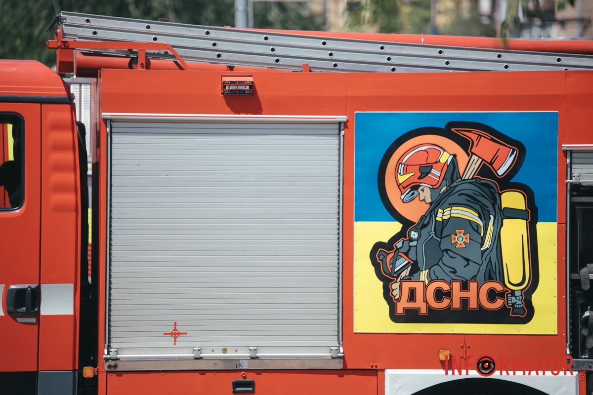 На місце прибули дві спеціалізовані автівки