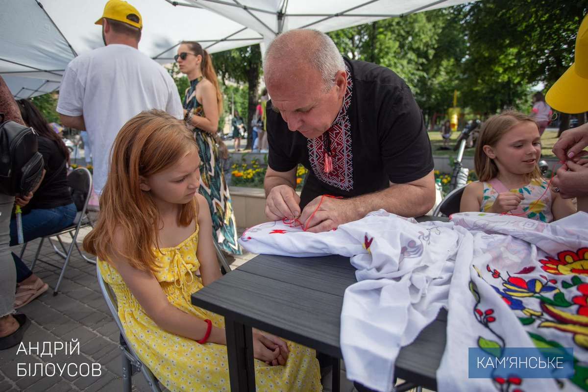 Под руководством преподавателей художественных школ все желающие независимо от возраста приобщаются к искусству Под руководством преподавателей художественных школ все желающие независимо от возраста приобщаются к искусству