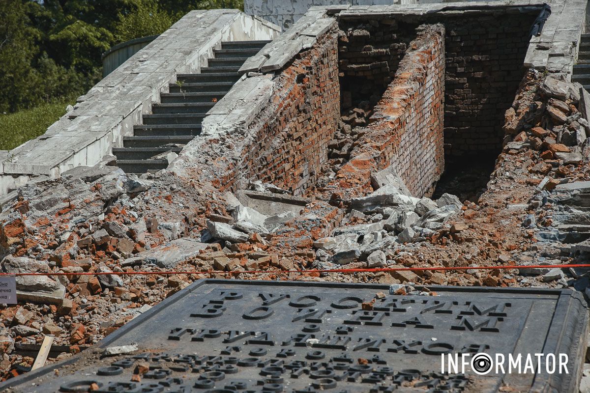 Памятник находился на братской могиле