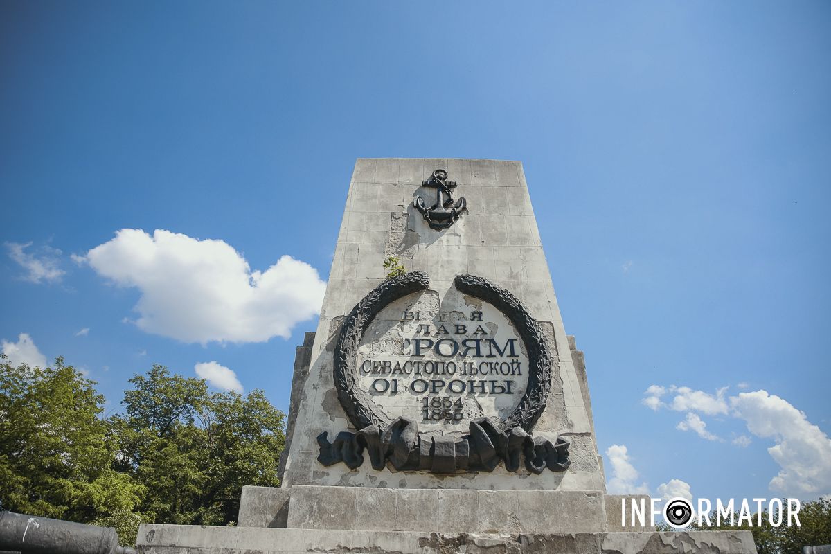 Имел ли место официальный демонтаж, или вандализм, и что будет с табличкой - пока неизвестно