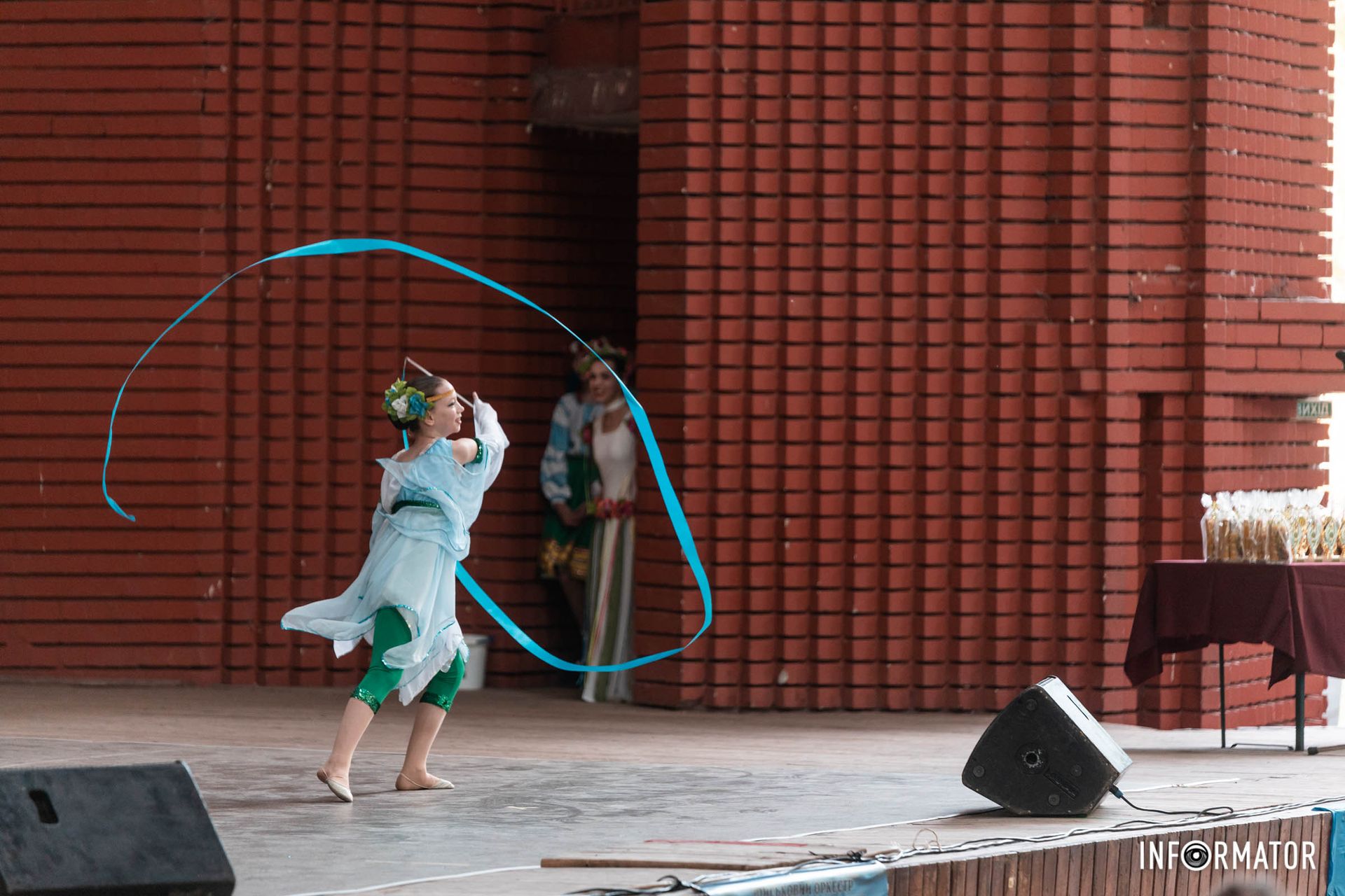 Діти танцювали у яскравих тематичних костюмах