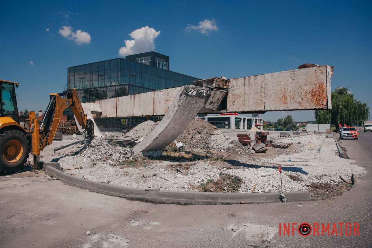 Раніше на стелі було написано “Дніпропетровськ”