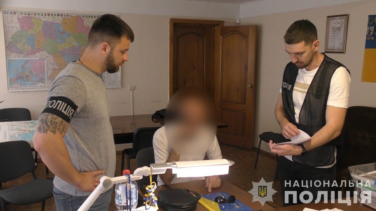 Чоловіку повідомили про підозру  Чоловіку повідомили про підозру