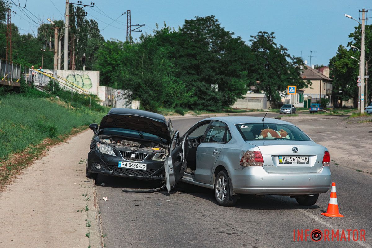 В Днепре на Каруны произошло тройное ДТП В Днепре на Каруны произошло тройное ДТП