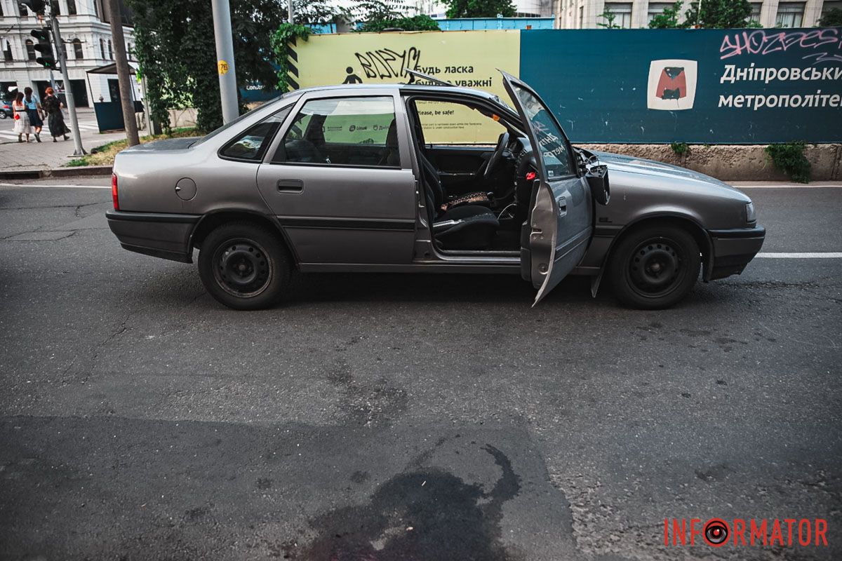 На месте аварии работает полиция и следователь по ДТП