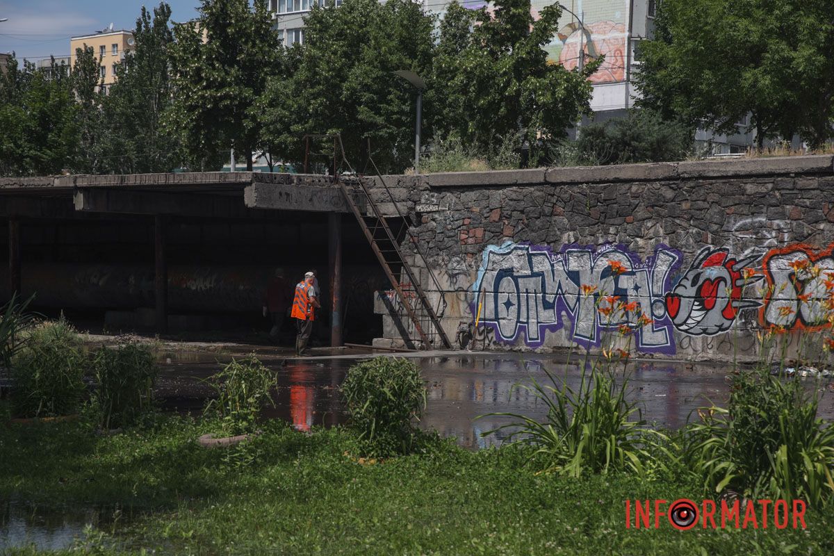 Причину прорыва ищут