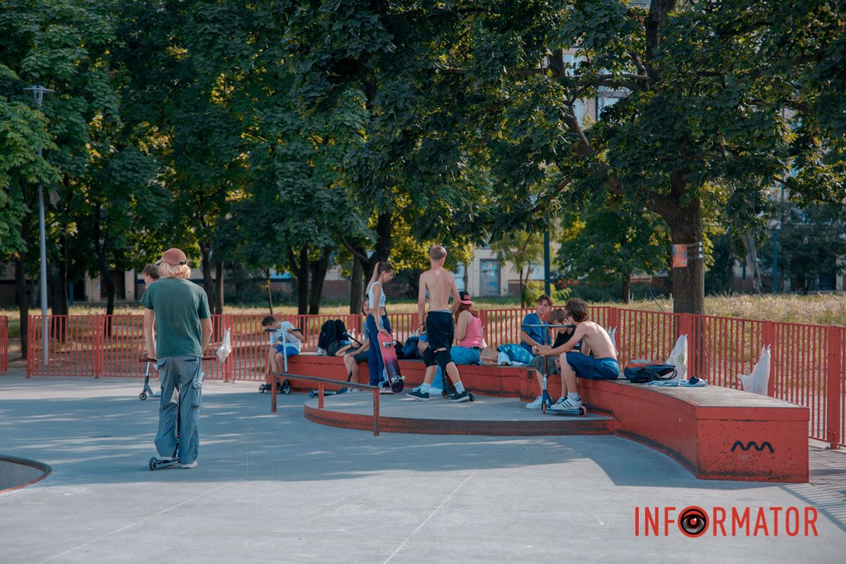 В сквере Усачева есть бетонный скейт-парк, который пользуется большой популярностью среди молодежи