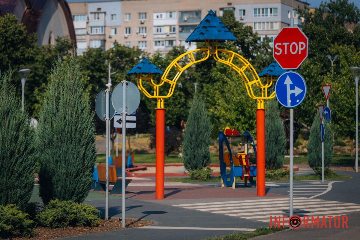 А здесь можно выучить дорожные знаки