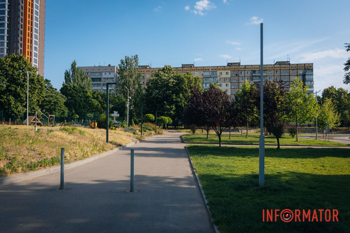 Аллея сквера, ведущая к зоне отдыха