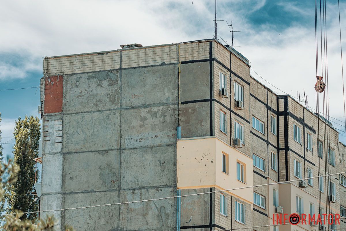 Это первый проект в Украине, в котором приходится проводить демонтаж конструкций дома рядом с подъездами, где будут жить люди