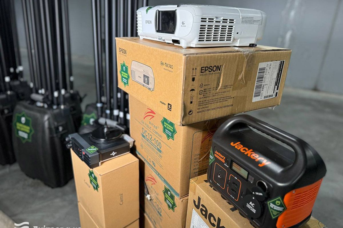 РЕБи, рації, проєктори, зарядні станції РЕБи, рації, проєктори, зарядні станції