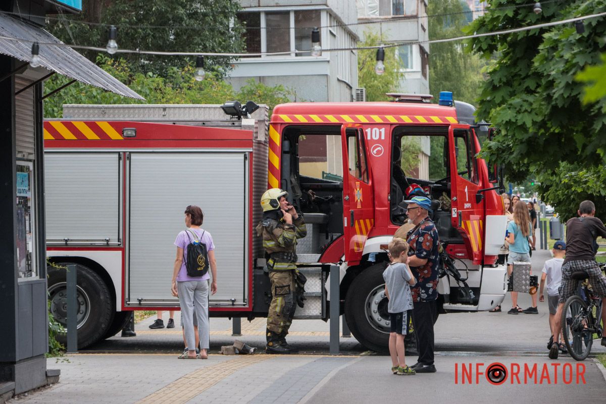 Мешканці будинку вийшли на вулицю
