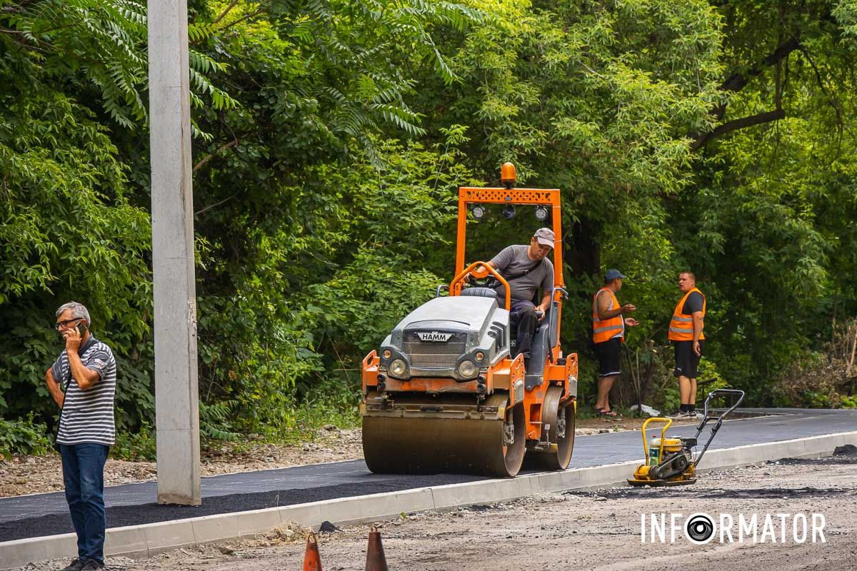Вкладають тротуар 