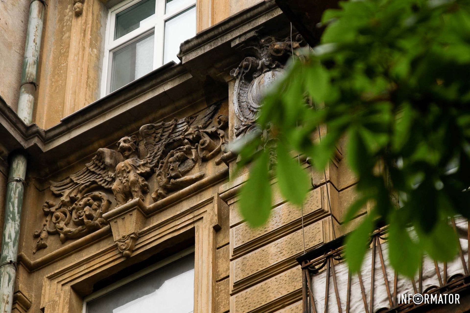 Цей будинок належав Шефтелю Френкелю, відомому як "цегельний король" Катеринослава