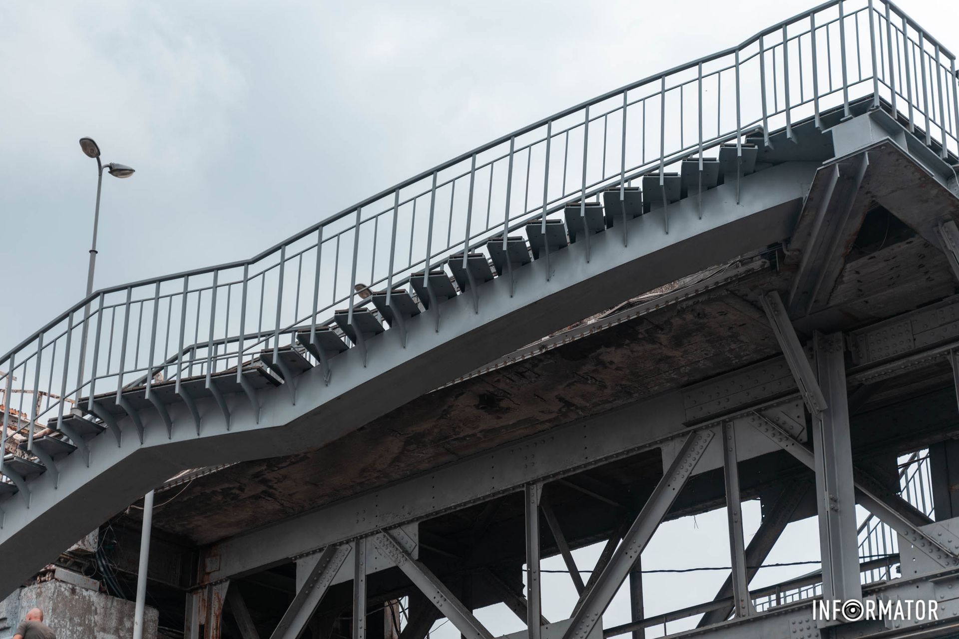 Загальна площа сходів складає близько 180 квадратних метрів Загальна площа сходів складає близько 180 квадратних метрів