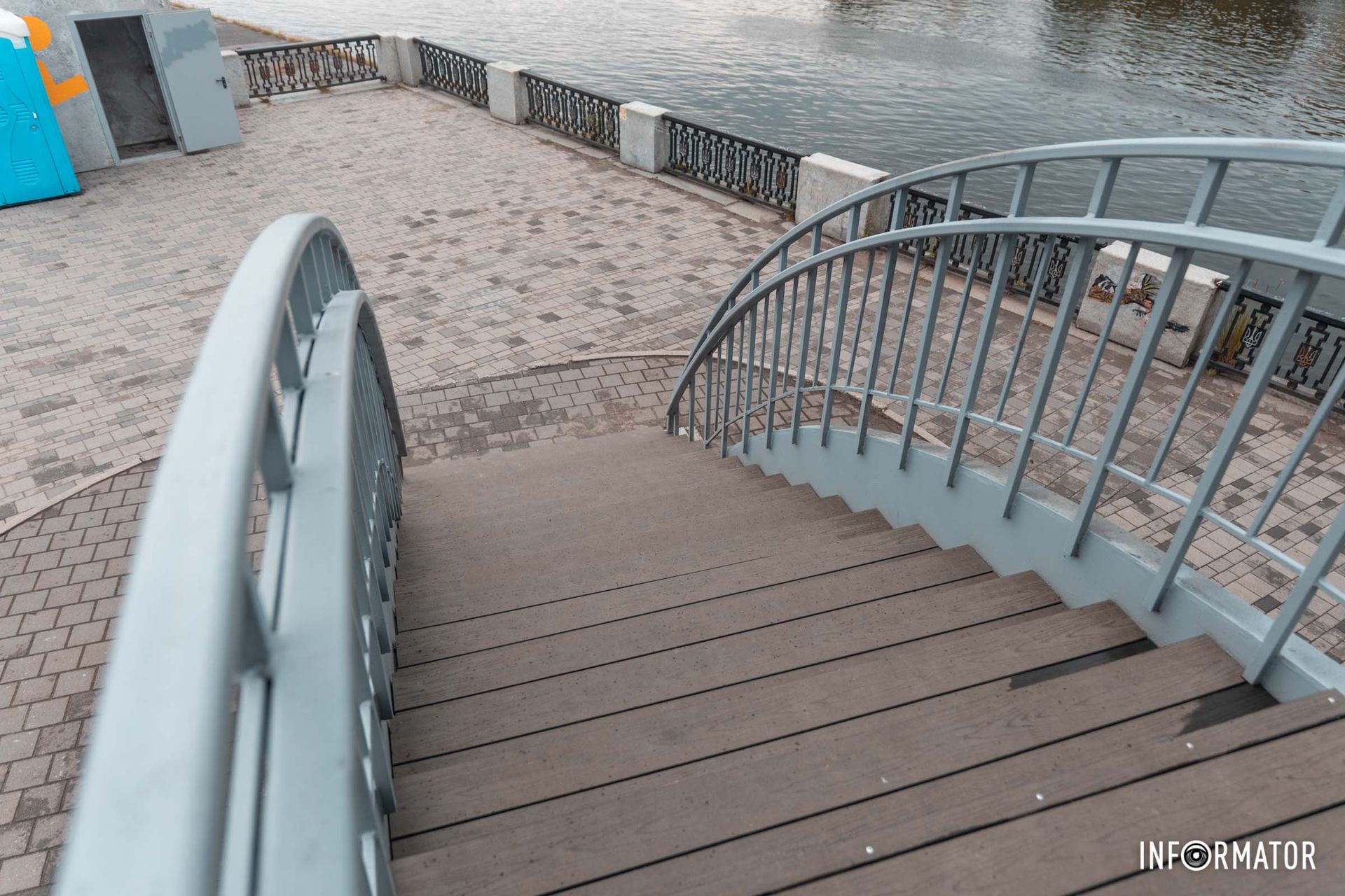 Вони були побудовані у 2007 році і перебували в аварійному стані Вони були побудовані у 2007 році і перебували в аварійному стані