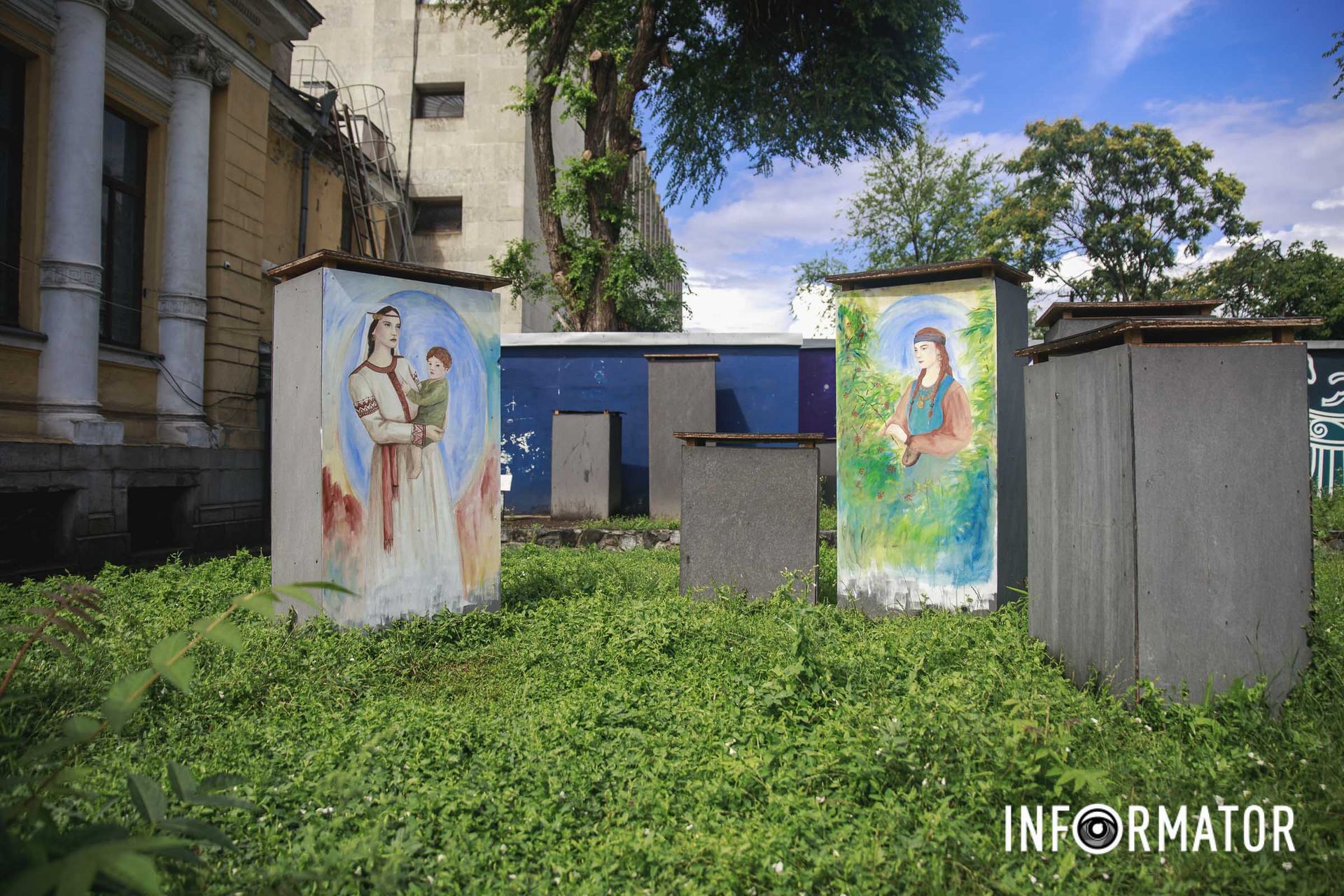 Скульптури кам'яних баб дуже старі і належать до Скіфської доби