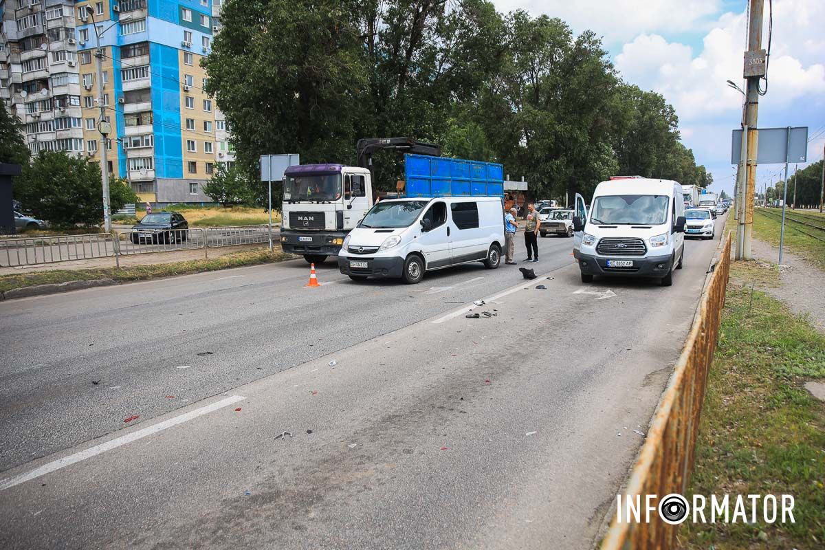 Про це повідомляє Інформатор з місця події Про це повідомляє Інформатор з місця події