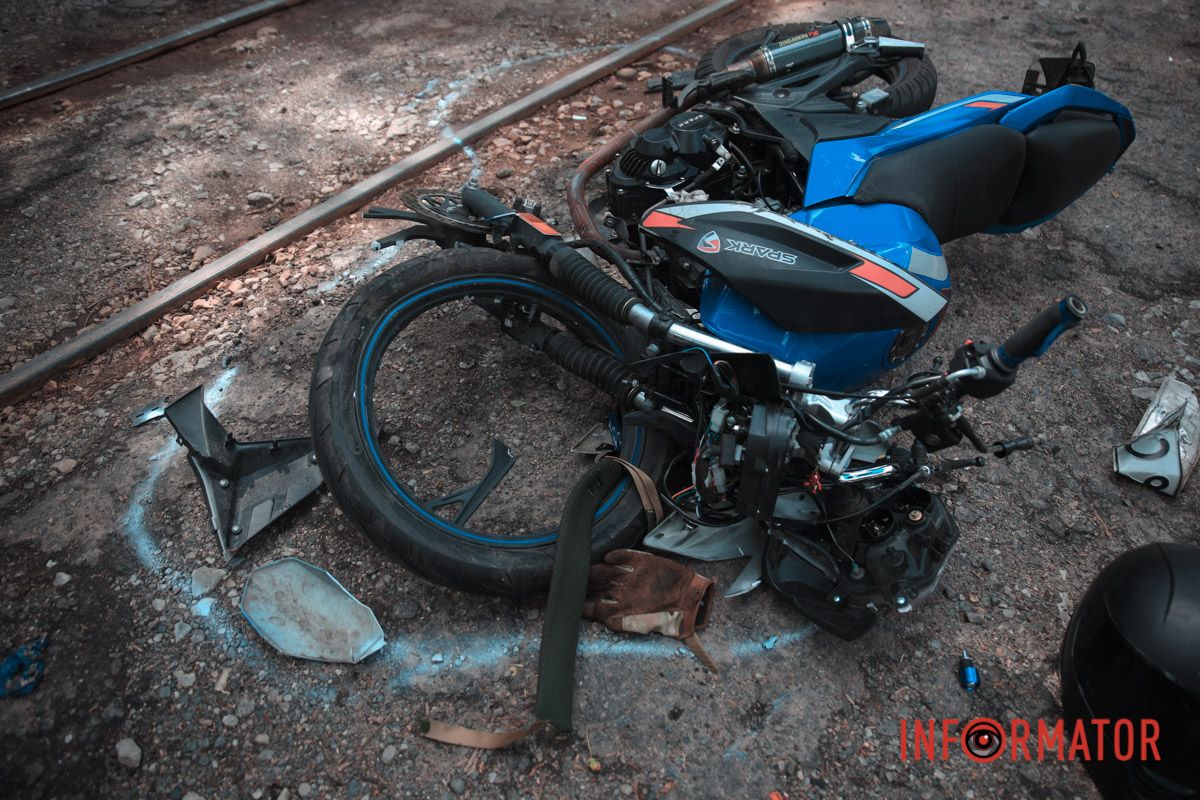 Мотоциклиста госпитализировали